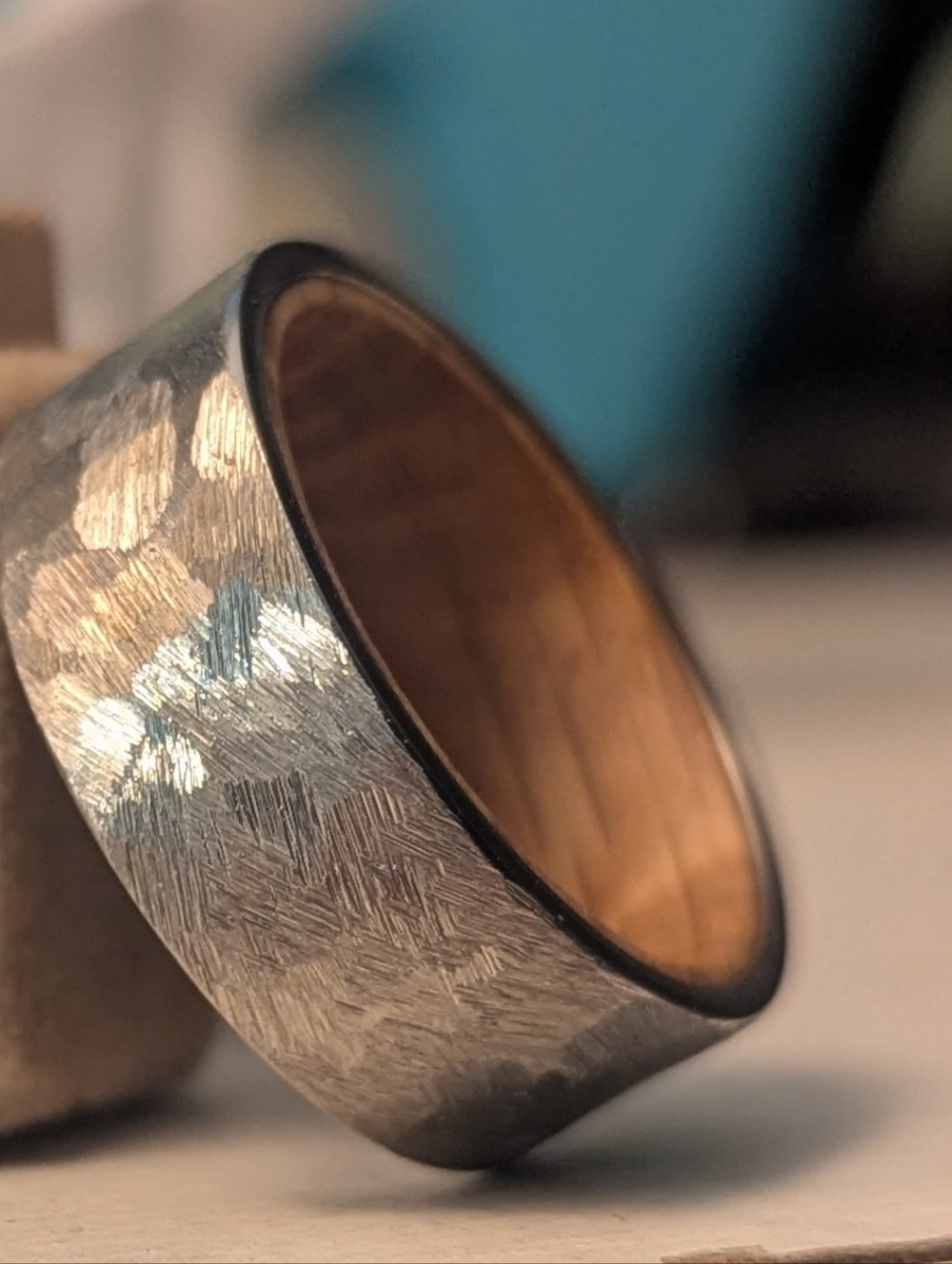 Hammered Silver Steel & Whiskey Barrel Wood Ring Band Size 8